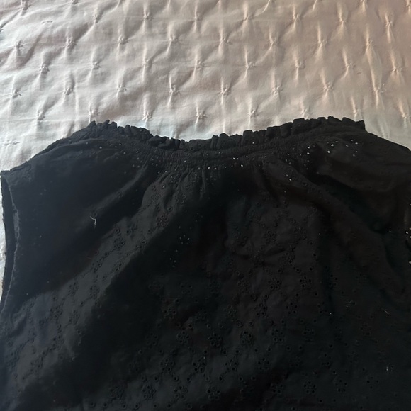 Gap - women’s Med Eyelet Tank top - Picture 4 of 6